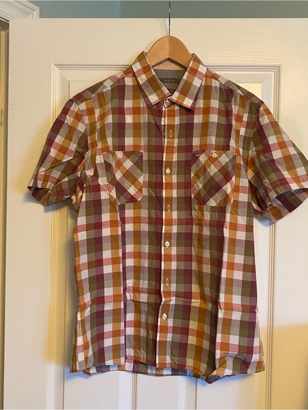 Plaid Short-Sleeve Button-Up Shirt in Burgundy and Olive